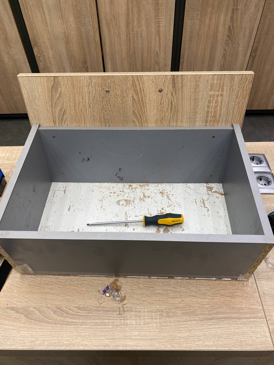 Збирання шафи